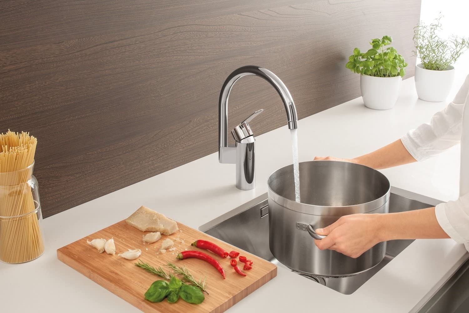 GROHE Кухненски смесител с висок чучур EUROSTYLE COSMOPOLITAN 30221002
